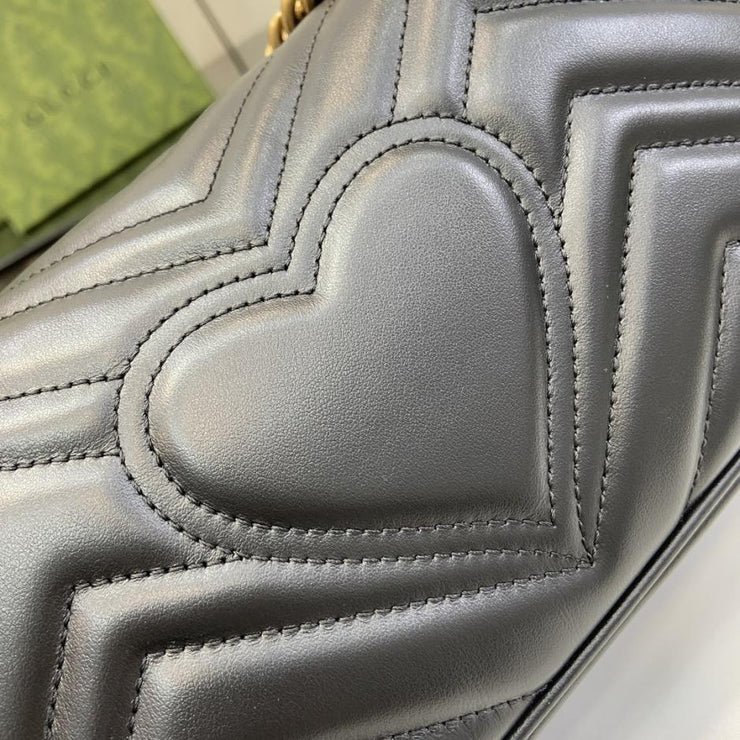 Con set completo di confezione originale in scatola verde Mini borsa a tracolla della serie Gucci Marmont