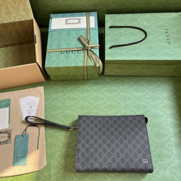 Pochette GG “Con set completo di confezione originale in scatola verde”.