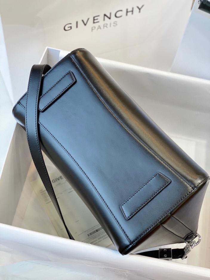 Borsa a mano Givenchy Antigona in pelle liscia