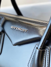 Borsa a mano Givenchy Antigona in pelle liscia