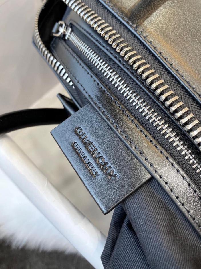 Borsa a mano Givenchy Antigona in pelle liscia