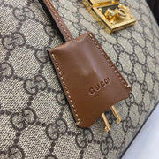 Borsa a tracolla media Gucci serie Padlock GG