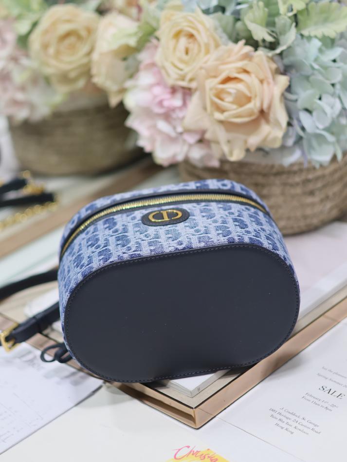 Borsa Vanity piccola 30 Montaigne “Denim Blue