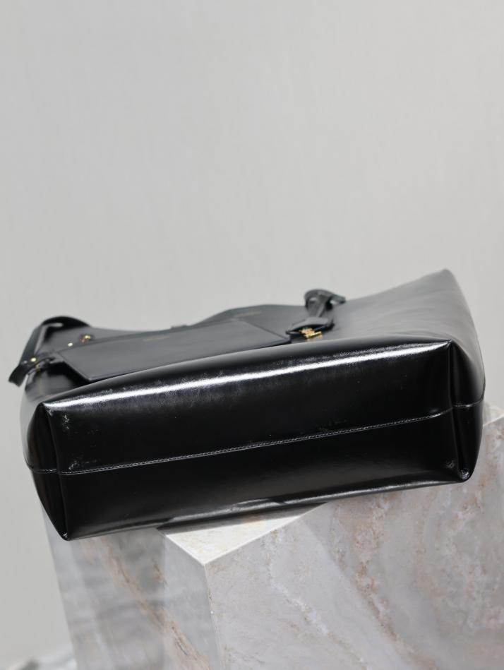 Borsa shopping SAINT LAURENT in pelle cerata nera