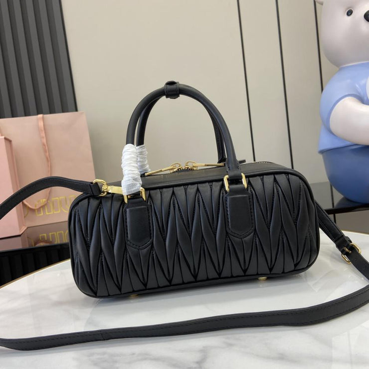 Con set completo di confezioni originali da banco” MIU MIU Arcadie Matelasse borsa a tracolla in pelle di pecora media 27 cm