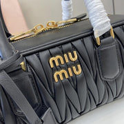 Con set completo di confezioni originali da banco” MIU MIU Arcadie Matelasse borsa a tracolla in pelle di pecora media 27 cm