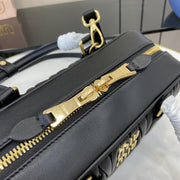 Con set completo di confezioni originali da banco” MIU MIU Arcadie Matelasse borsa a tracolla in pelle di pecora media 27 cm