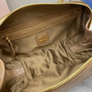 Con set completo di confezioni originali da banco” MIU MIU Arcadie Matelasse borsa a tracolla da bowling media in pelle di pecora da 27 cm