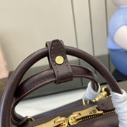 Con set completo di confezioni originali da banco” MIU MIU Arcadie Matelasse borsa a tracolla da bowling media in pelle di pecora da 27 cm