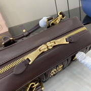 Con set completo di confezioni originali da banco” MIU MIU Arcadie Matelasse borsa a tracolla da bowling media in pelle di pecora da 27 cm