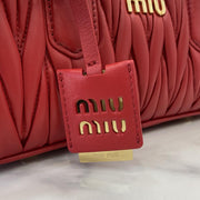 Con set completo di confezioni originali da banco” MIU MIU Arcadie Matelasse borsa a tracolla in pelle di pecora media 27 cm