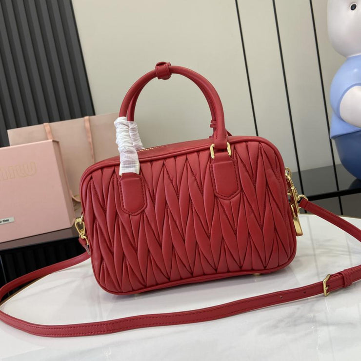 Con set completo di confezioni originali da banco” Borsa a tracolla da bowling media MIU MIU Arcadie Matelasse in pelle di pecora