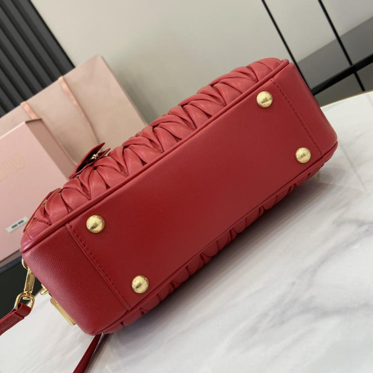 Con set completo di confezioni originali da banco” MIU MIU Arcadie Matelasse borsa a tracolla in pelle di pecora media 27 cm