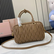 Con set completo di confezioni originali da banco” Borsa a tracolla bowling media MIU MIU Arcadie Matelasse in pelle di pecora