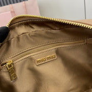 Con set completo di confezioni originali da banco” Borsa a tracolla bowling media MIU MIU Arcadie Matelasse in pelle di pecora