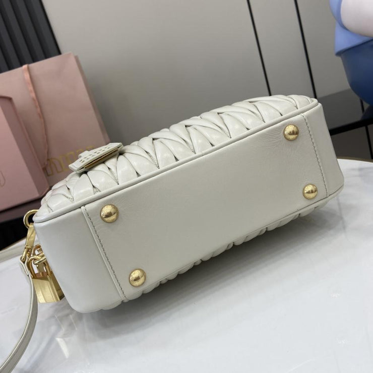 Con set completo di confezioni originali da banco” Borsa a tracolla da bowling media MIU MIU Arcadie Matelasse in pelle di pecora