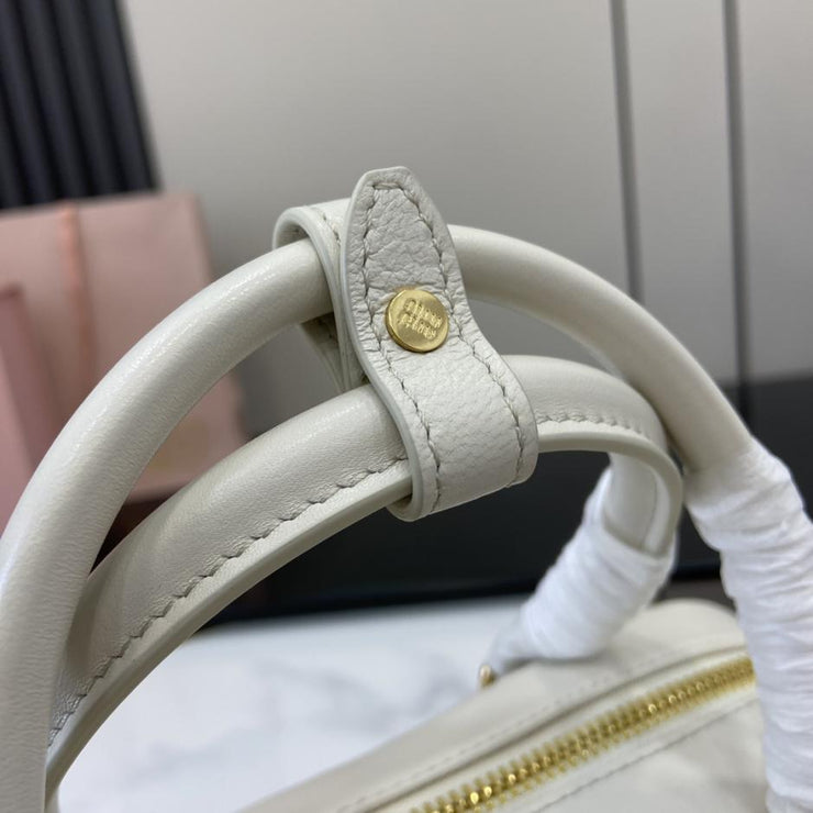 Con set completo di confezioni originali da banco” Borsa a tracolla da bowling media MIU MIU Arcadie Matelasse in pelle di pecora