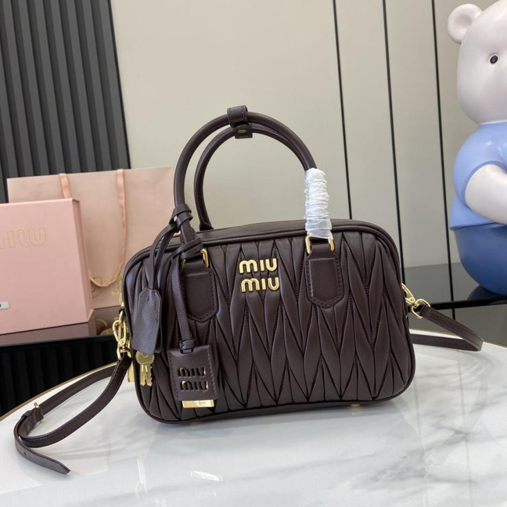 Con set completo di confezioni originali da banco” Borsa a tracolla da bowling media MIU MIU Arcadie Matelasse in pelle di pecora