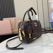 Con set completo di confezioni originali da banco” Borsa a tracolla da bowling media MIU MIU Arcadie Matelasse in pelle di pecora