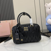 Con set completo di confezioni originali da banco” Borsa a tracolla da bowling media MIU MIU Arcadie Matelasse in pelle di pecora