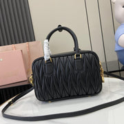 Con set completo di confezioni originali da banco” Borsa a tracolla da bowling media MIU MIU Arcadie Matelasse in pelle di pecora