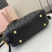 Con set completo di confezioni originali da banco” Borsa a tracolla da bowling media MIU MIU Arcadie Matelasse in pelle di pecora