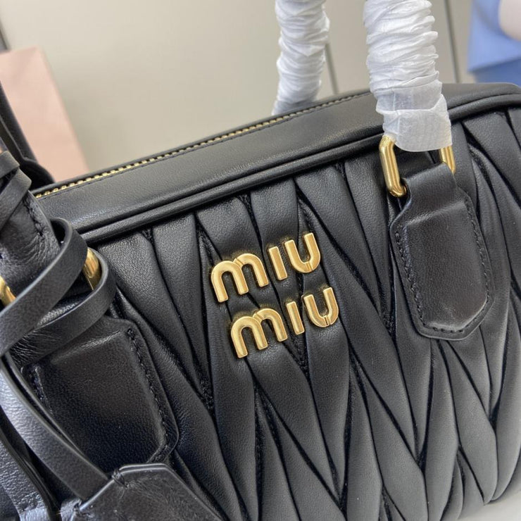 Con set completo di confezioni originali da banco” Borsa a tracolla da bowling media MIU MIU Arcadie Matelasse in pelle di pecora