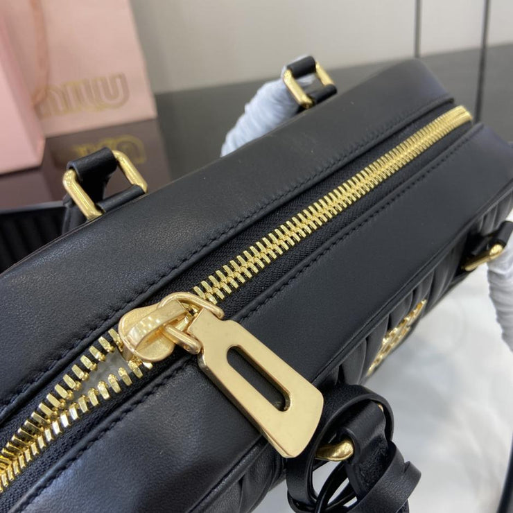 Con set completo di confezioni originali da banco” Borsa a tracolla da bowling media MIU MIU Arcadie Matelasse in pelle di pecora