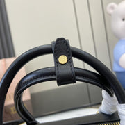 Con set completo di confezioni originali da banco” Borsa a tracolla da bowling media MIU MIU Arcadie Matelasse in pelle di pecora