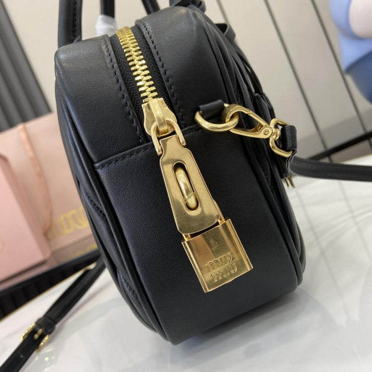 Con set completo di confezioni originali da banco” Borsa a tracolla da bowling media MIU MIU Arcadie Matelasse in pelle di pecora