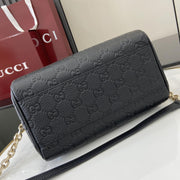 Borsa piccola serie Gucci GG Emblem