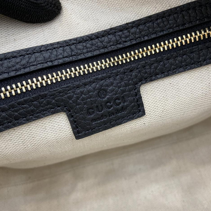 Borsa piccola serie Gucci GG Emblem