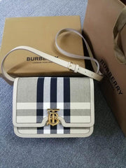 Borsa a tracolla in pelle strutturata Burberry Caviar (JEOHT)