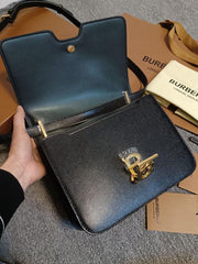 Borsa a tracolla in pelle strutturata Burberry Caviar (JEOHT)