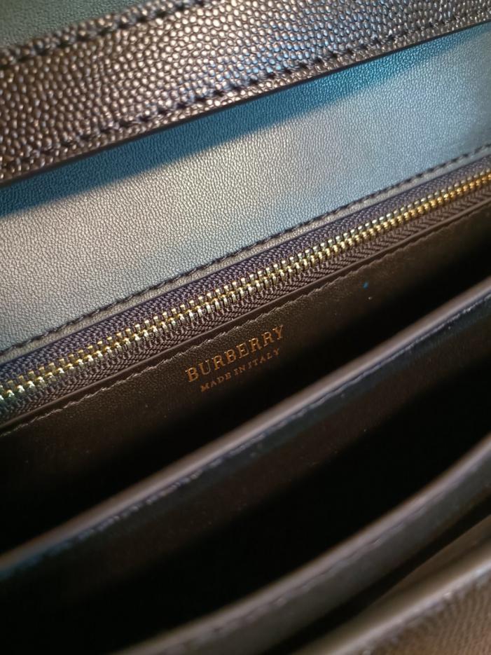 Borsa a tracolla in pelle strutturata Burberry Caviar (JEOHT)