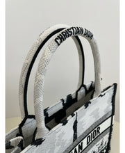 CHRISTIAN DIOR Medium Dior Book Tote