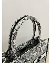 CHRISTIAN DIOR Medium Dior Book Tote