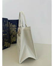 CHRISTIAN DIOR Medium Dior Book Tote