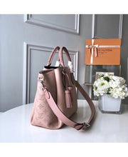 Louis Vuitton Borsa Haumea in Pelle Traforata Mahina - Rosa Magnolia