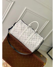 Louis Vuitton Keepall Bandoulière 50 in Pelle Monogram Shadow - Bianco e Blu Navy