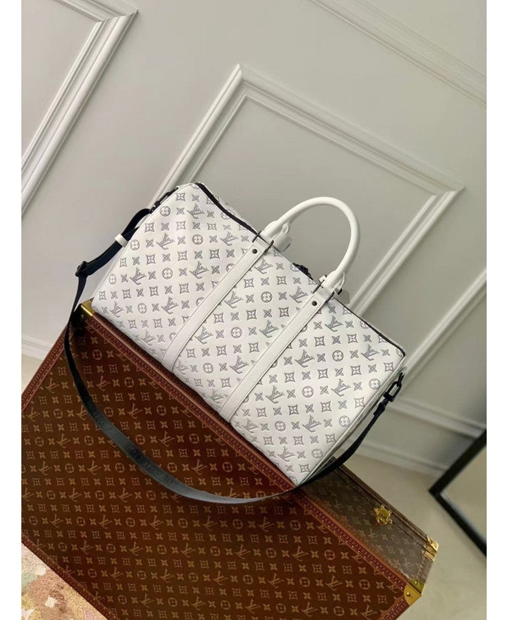 Louis Vuitton Keepall Bandoulière 50 in Pelle Monogram Shadow - Bianco e Blu Navy