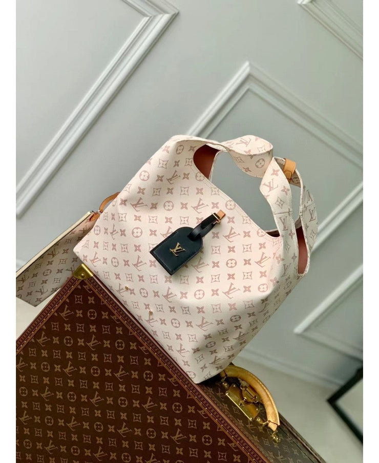 Louis Vuitton Atlantis GM in Tela Monogram Dune