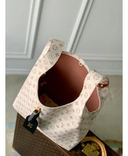 Louis Vuitton Atlantis GM in Tela Monogram Dune